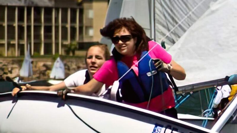 girls sailing